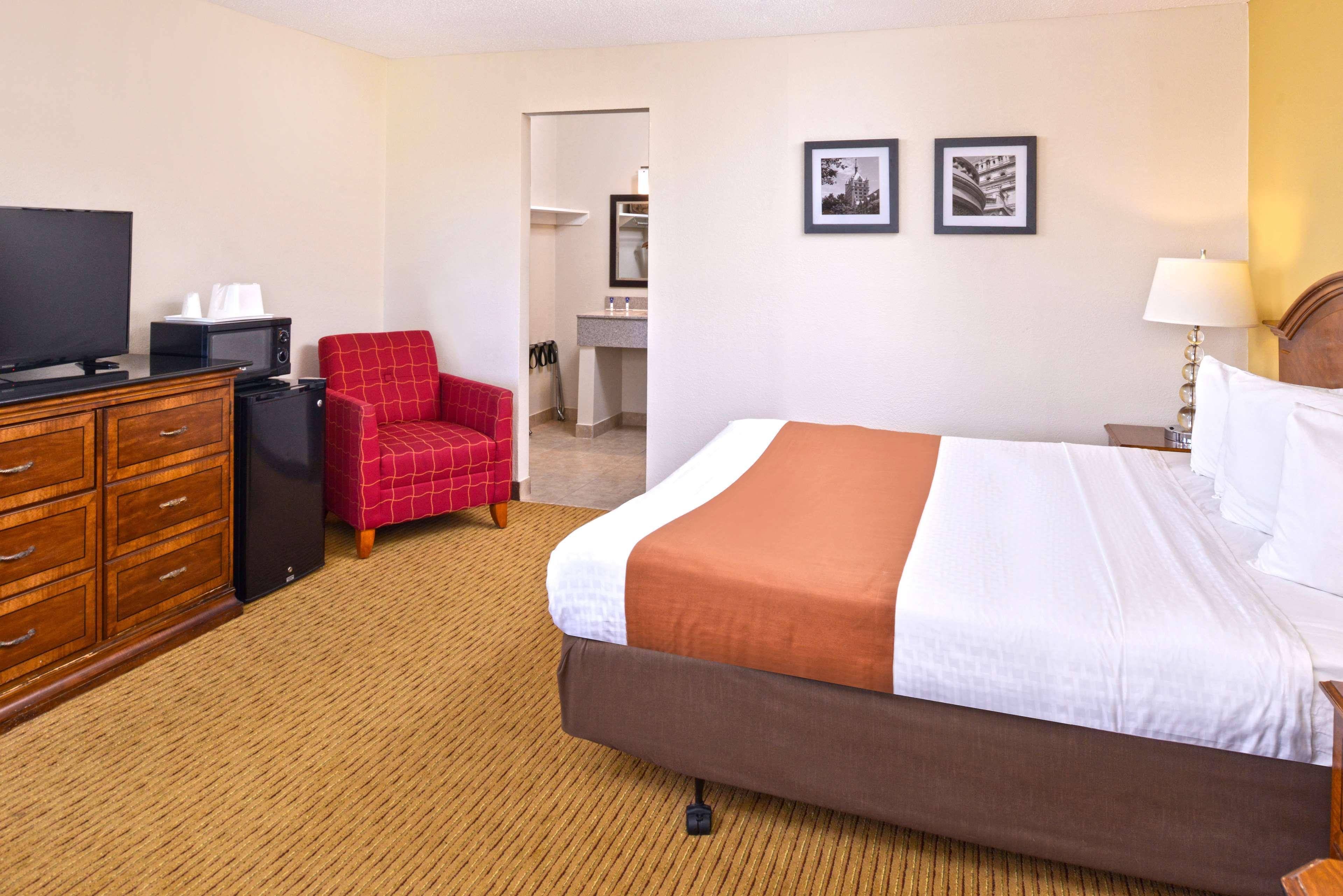 Americas Best Value Inn Plattsburgh Exterior photo