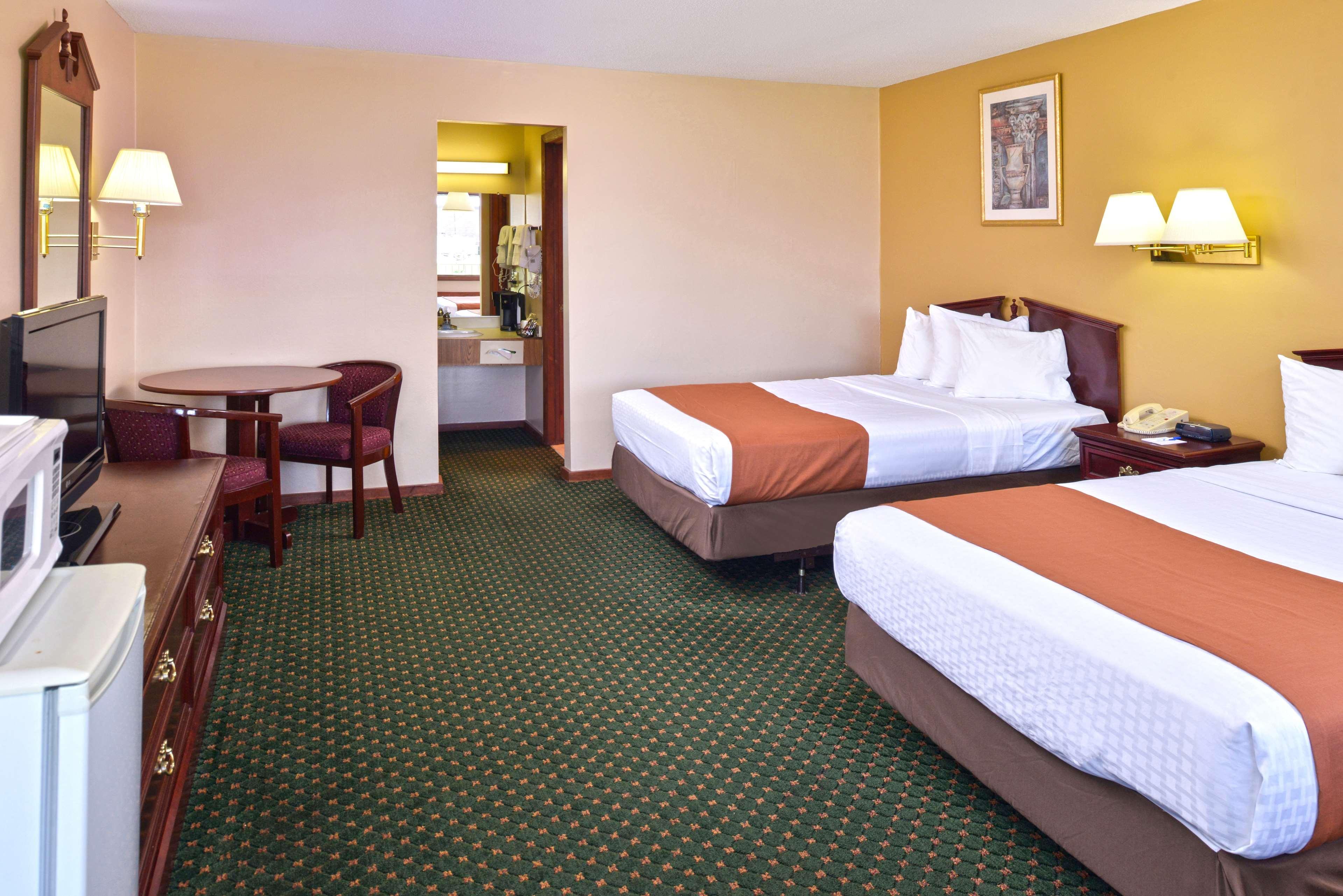 Americas Best Value Inn Plattsburgh Exterior photo