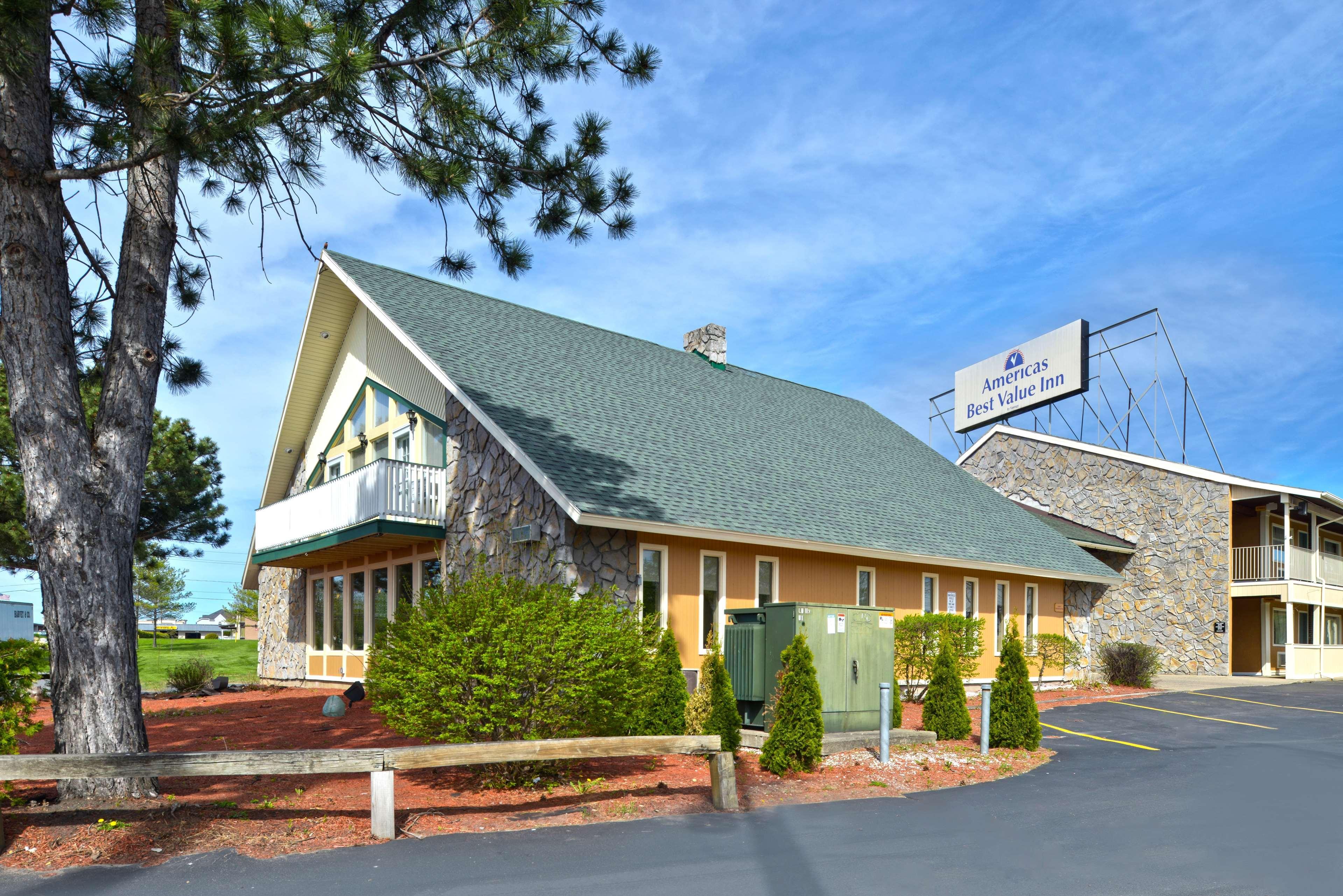 Americas Best Value Inn Plattsburgh Exterior photo