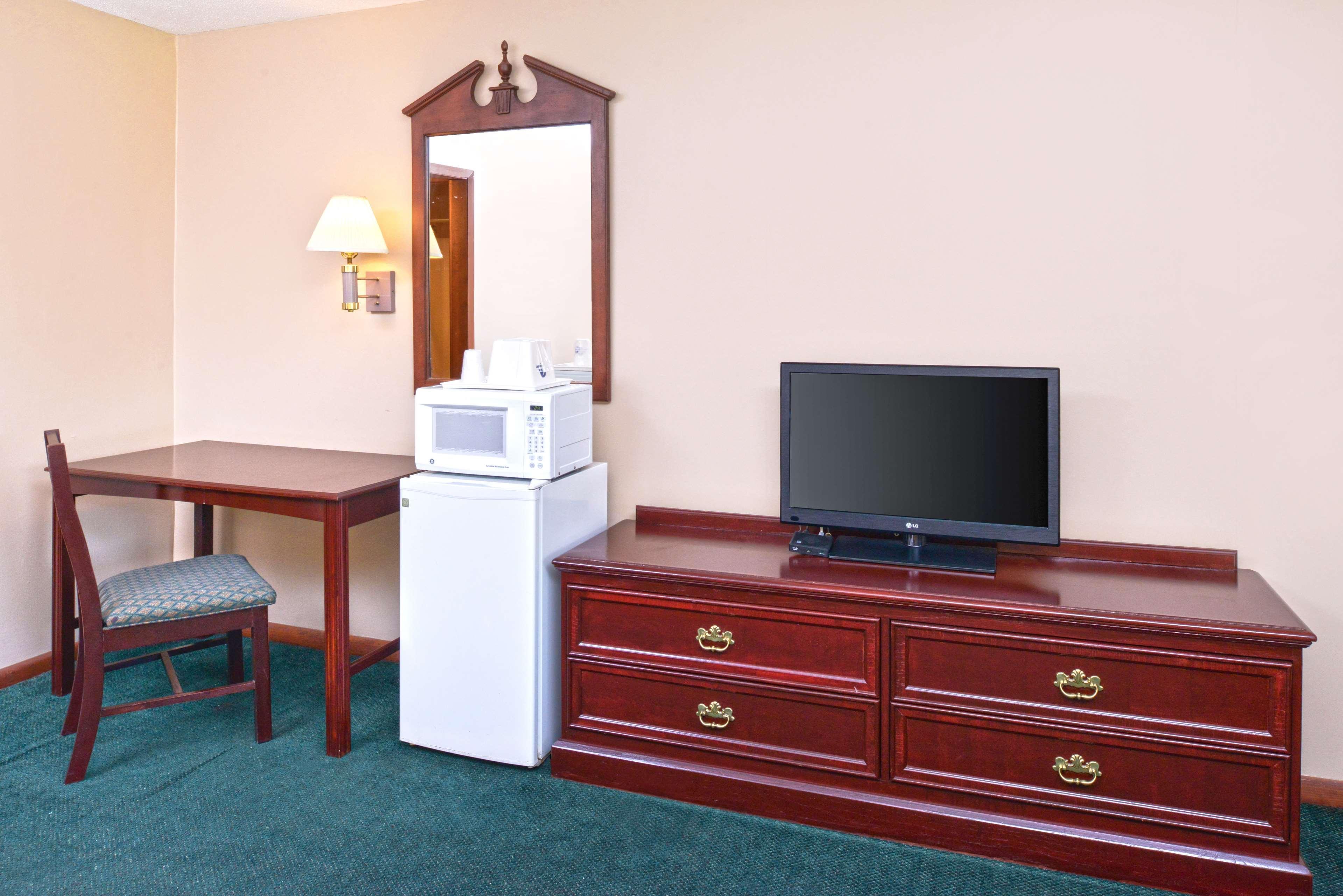 Americas Best Value Inn Plattsburgh Exterior photo