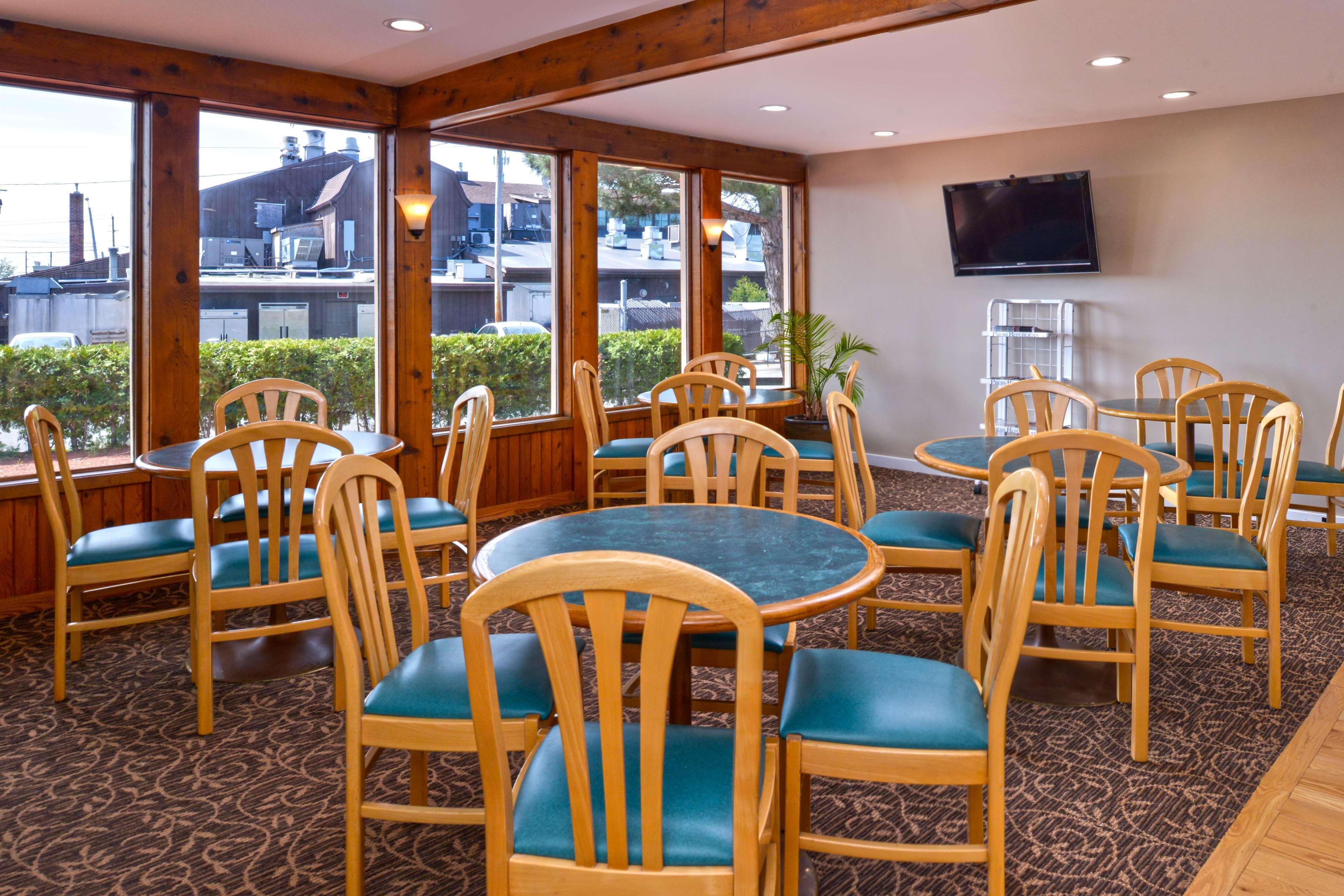 Americas Best Value Inn Plattsburgh Exterior photo