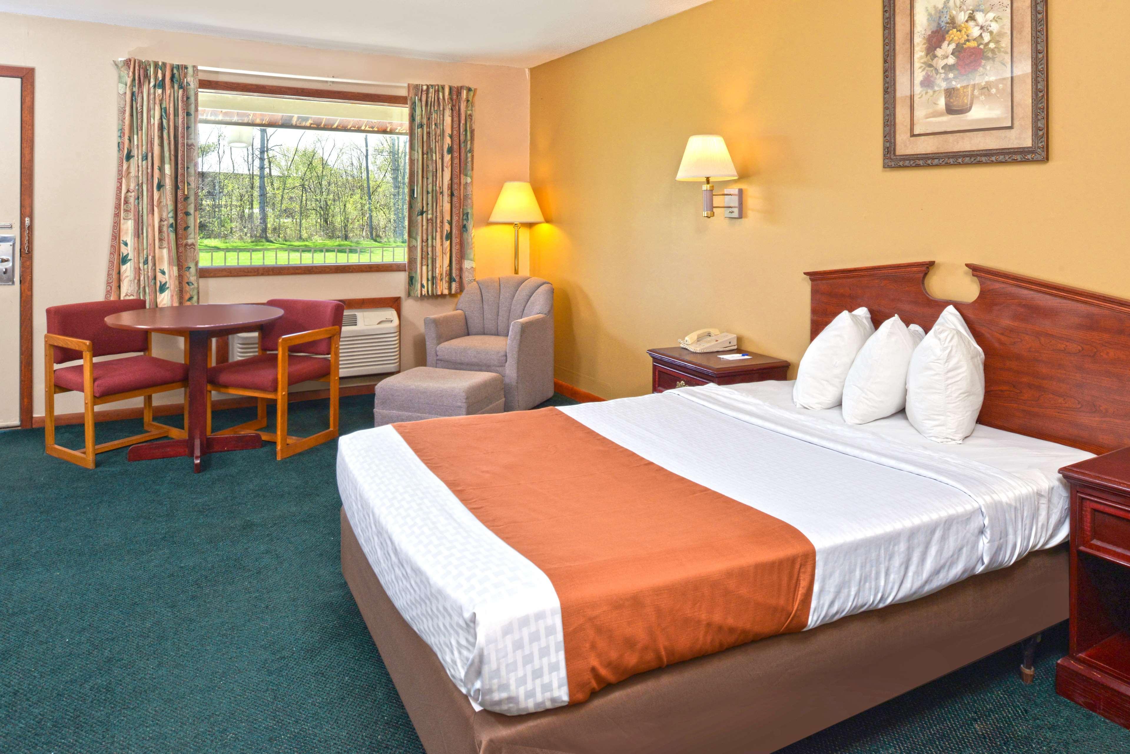 Americas Best Value Inn Plattsburgh Exterior photo