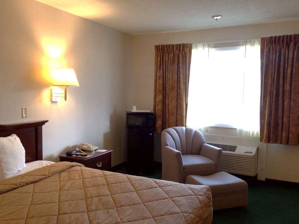 Americas Best Value Inn Plattsburgh Room photo