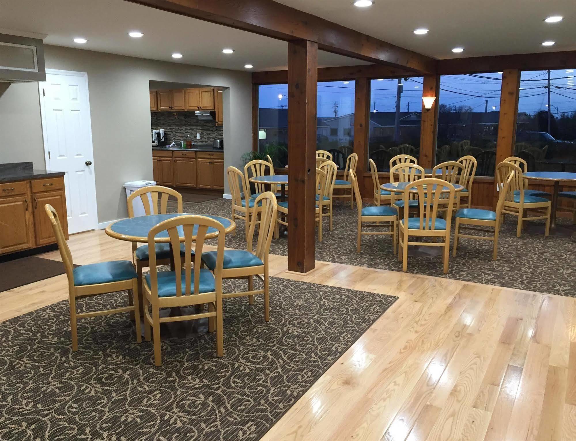Americas Best Value Inn Plattsburgh Exterior photo
