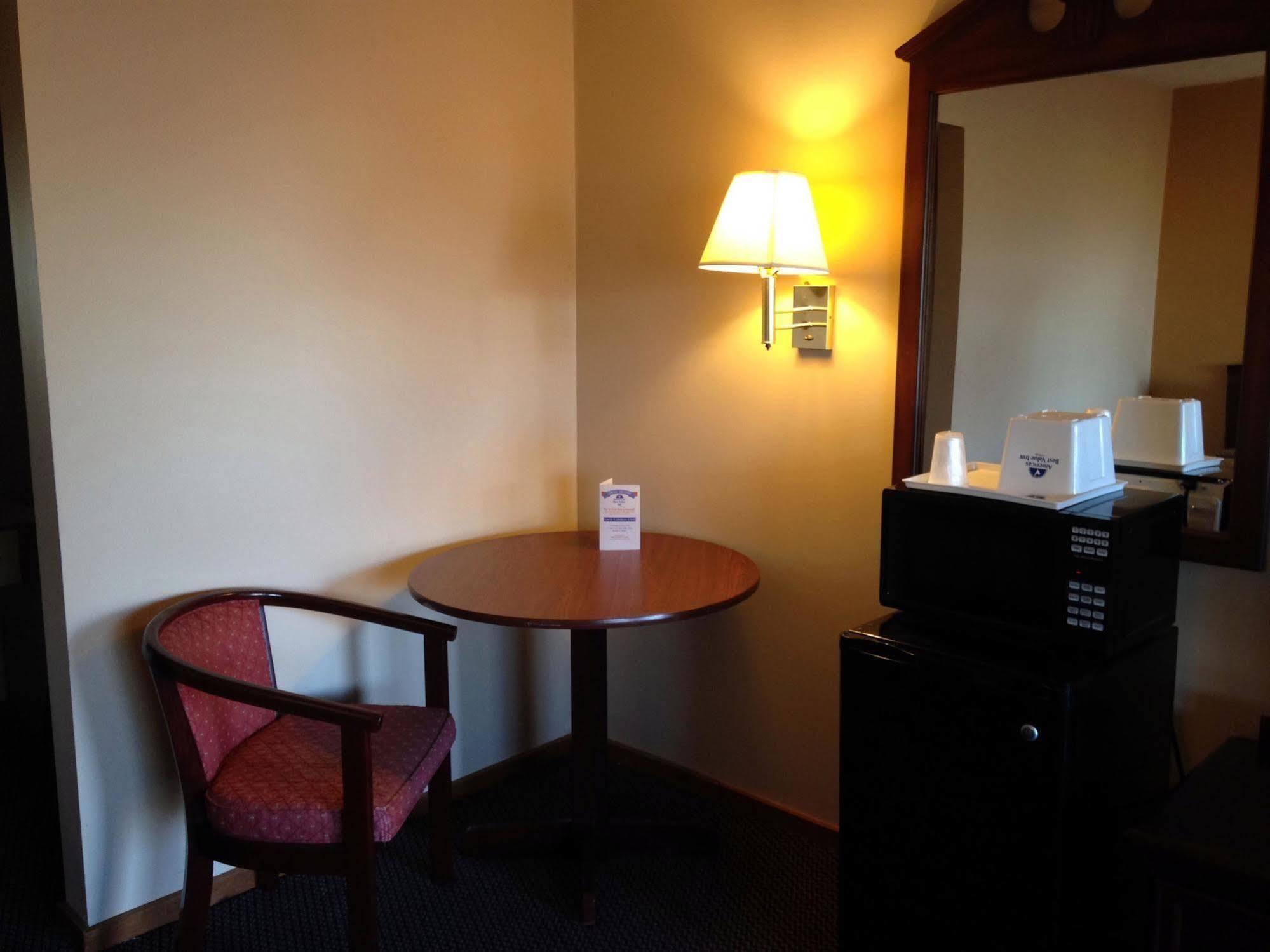 Americas Best Value Inn Plattsburgh Exterior photo
